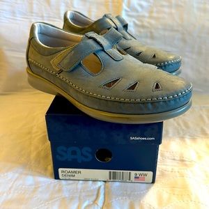 SAS shoes 9WW medium blue EUC never worn